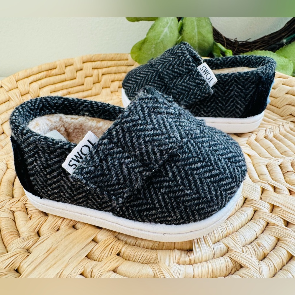 TOMS Grey Tweed Herringbone Sherpa Fleece Lined Slip On Classic Infant Size 2